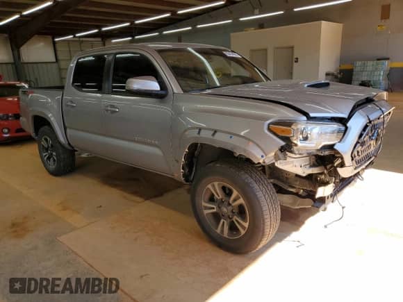 2019 Toyota Tacoma SR with VIN 3TMCZ5AN3KM247572, listed as a Copart auction lot 80404685 with 31,653 mi miles and Salvage title. Bid and sale history available at DreamBid. Image 4.