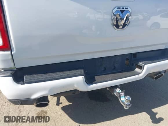 2020 Ram 1500 Big Horn z VIN 1C6SRFFT8LN397491, wystawiony jako IAAI lot #42543417 z przebiegiem 74 639 mil mil oraz . Historia ofert i sprzedaży dostępna na DreamBid. Obrazek 19.