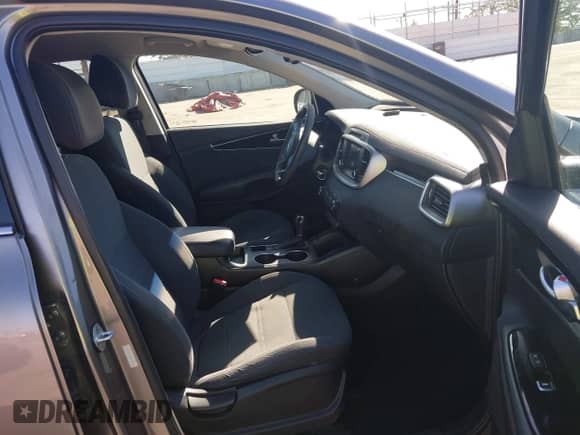 2017 Kia Sorento LX с VIN 5XYPG4A34HG268985, выставлен на аукционе IAAI как лот 43581502 с пробегом 69 773 миль миль и . История ставок и продаж доступна на DreamBid. Изображение 5.