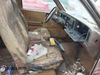 1985 Chevrolet Blazer z VIN 1G8CS18B1F8174893, wystawiony jako IAAI lot #42822256 z przebiegiem 12 250 mil mil oraz . Historia ofert i sprzedaży dostępna na DreamBid. Obrazek 5.