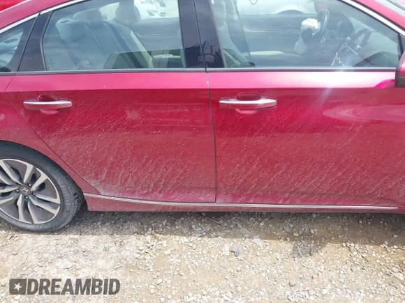 2018 Honda Accord Touring z VIN 1HGCV3F9XJA006584, wystawiony jako IAAI lot #42452880 z przebiegiem 98 749 mil mil oraz . Historia ofert i sprzedaży dostępna na DreamBid. Obrazek 14.