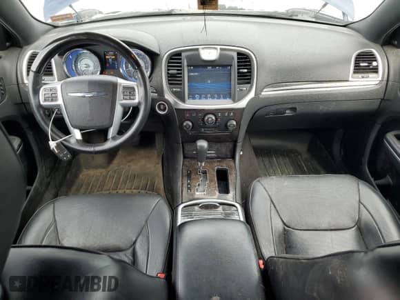 2014 Chrysler 300 C z VIN 2C3CCAKT2EH327976, wystawiony jako Copart lot #65556365 z przebiegiem 112 086 mil mil oraz Szkoda całkowita • Salvage title. Historia ofert i sprzedaży dostępna na DreamBid. Obrazek 8.