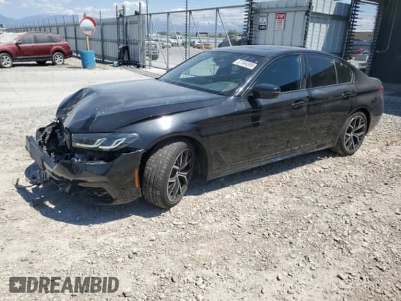 2021 BMW 5 Series 540i z VIN WBA53BJ04MWX29013, wystawiony jako Copart lot #57364595 z przebiegiem 33 750 mil mil oraz Szkoda całkowita • Salvage title. Historia ofert i sprzedaży dostępna na DreamBid. Obrazek 1.