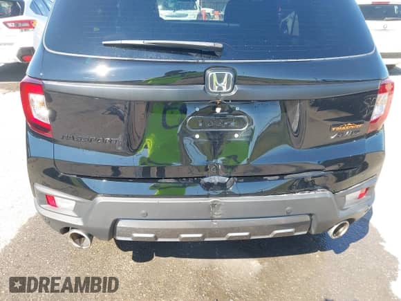 2023 Honda Passport TrailSport с VIN 5FNYF8H64PB033801, выставлен на аукционе IAAI как лот 43140933 с пробегом 38 095 миль миль и . История ставок и продаж доступна на DreamBid. Изображение 18.