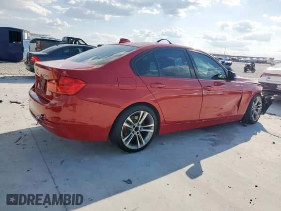 2013 BMW 3 Series 328i z VIN WBA3C1C53DK104457, wystawiony jako Copart lot #81849665 z przebiegiem 133 095 mil mil oraz Szkoda całkowita • Salvage title. Historia ofert i sprzedaży dostępna na DreamBid. Obrazek 2.
