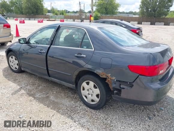 2005 Honda Accord LX z VIN 1HGCM564X5A171897, wystawiony jako IAAI lot #43063524 z przebiegiem 236 560 mil mil oraz . Historia ofert i sprzedaży dostępna na DreamBid. Obrazek 3.