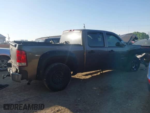 2007 GMC Sierra 1500 SLE1 z VIN 2GTEK13M871535001, wystawiony jako IAAI lot #42280152 z przebiegiem 160 819 mil mil oraz . Historia ofert i sprzedaży dostępna na DreamBid. Obrazek 12.