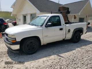2001 Chevrolet Silverado 1500 z VIN 1GCEC14W81Z291314, wystawiony jako Copart lot #68093735 z przebiegiem 186 183 mil mil oraz Szkoda całkowita • Salvage title. Historia ofert i sprzedaży dostępna na DreamBid. Obrazek 1.