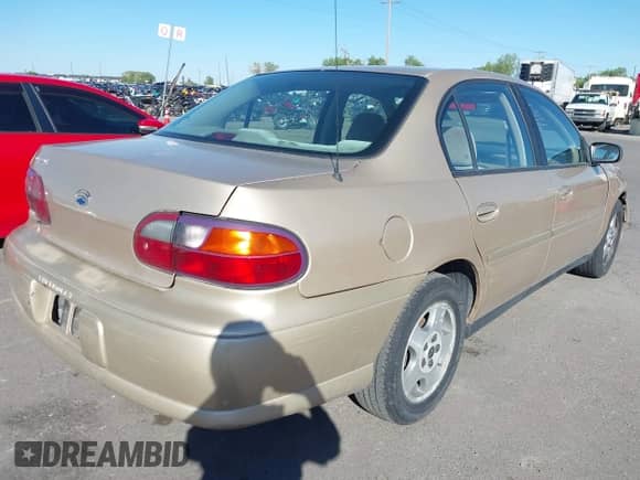 2005 Chevrolet Malibu Classic z VIN 1G1ND52F75M184645, wystawiony jako IAAI lot #42118050 z przebiegiem 202 996 mil mil oraz . Historia ofert i sprzedaży dostępna na DreamBid. Obrazek 4.