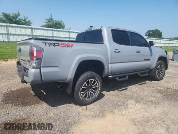 2020 Toyota Tacoma SR5 z VIN 3TMCZ5AN3LM365185, wystawiony jako Copart lot #65887715 z przebiegiem 123 533 mil mil oraz Szkoda całkowita • Salvage title. Historia ofert i sprzedaży dostępna na DreamBid. Obrazek 3.