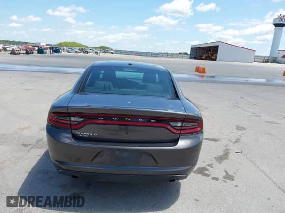 2020 Dodge Charger Police z VIN 2C3CDXKT5LH124223, wystawiony jako IAAI lot #42700911 z przebiegiem 122 995 mil mil oraz . Historia ofert i sprzedaży dostępna na DreamBid. Obrazek 16.