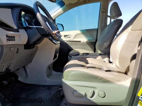 2017 Toyota Sienna XLE with VIN 5TDYZ3DC7HS893002, listed as a Copart auction lot 86320865 with 82,058 mi miles and Salvage title. Bid and sale history available at DreamBid. Image 7.