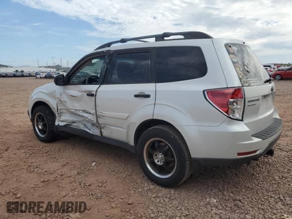 2010 Subaru Forester X с VIN JF2SH6BC9AG768064, выставлен на аукционе Copart как лот 82392225 с пробегом 155 236 миль миль и Списание • Salvage title. История ставок и продаж доступна на DreamBid. Изображение 2.