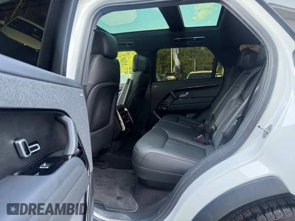 2023 Land Rover Range Rover Sport SE Dynamic z VIN SAL1L9FU7PA101382, wystawiony jako Copart lot #67240705 z przebiegiem 37 035 mil mil oraz Czysty tytuł • Clean title. Historia ofert i sprzedaży dostępna na DreamBid. Obrazek 7.