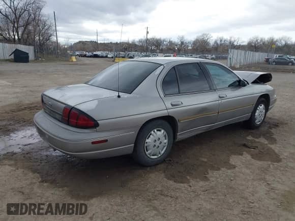 1997 Chevrolet Lumina z VIN 2G1WL52M2V9109290, wystawiony jako IAAI lot #41812197 z przebiegiem 117 293 mil mil oraz . Historia ofert i sprzedaży dostępna na DreamBid. Obrazek 4.