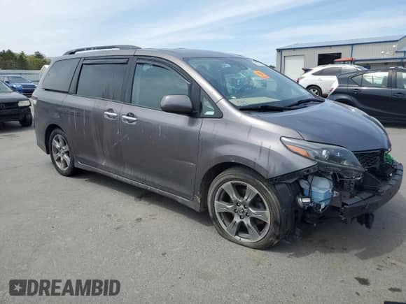 2018 Toyota Sienna SE z VIN 5TDXZ3DC6JS951666, wystawiony jako Copart lot #55969355 z przebiegiem 124 855 mil mil oraz Szkoda całkowita • Salvage title. Historia ofert i sprzedaży dostępna na DreamBid. Obrazek 4.