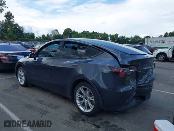 2021 Tesla Model Y Long Range with VIN 5YJYGAEE6MF251590, listed as a IAAI auction lot 43066576 with 33,937 mi miles and . Bid and sale history available at DreamBid. Image 3.