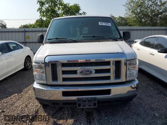 2012 Ford Econoline Cargo Recreational with VIN 1FTNE2EW6CDA34019, listed as a Copart auction lot 69210095 with 151,265 mi miles and Clean title. Bid and sale history available at DreamBid. Image 5.