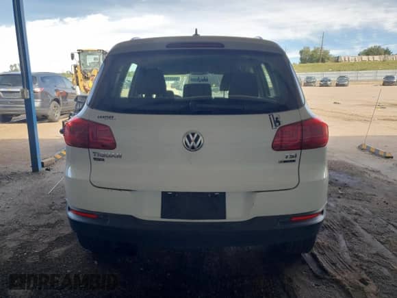 2017 Volkswagen Tiguan S с VIN WVGBV7AX8HK043575, выставлен на аукционе Copart как лот 80697335 с пробегом 71 281 миль миль и Списание • Salvage title. История ставок и продаж доступна на DreamBid. Изображение 6.
