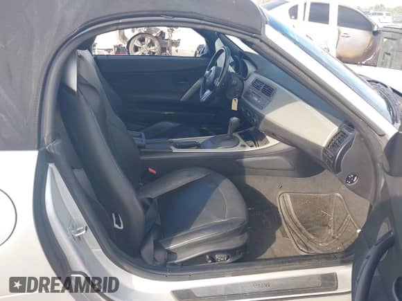 2004 BMW Z4 3.0i with VIN 4USBT53464LU06200, listed as a IAAI auction lot 43371168 with 106,169 mi miles and . Bid and sale history available at DreamBid. Image 5.