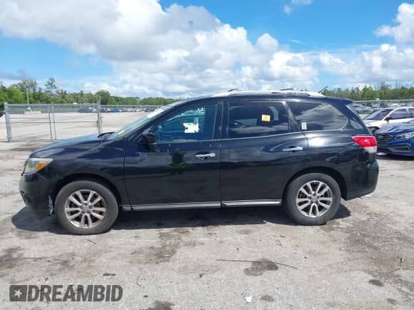 2013 Nissan Pathfinder SL with VIN 5N1AR2MM9DC619411, listed as a IAAI auction lot 43270465 with 219,829 mi miles and . Bid and sale history available at DreamBid. Image 14.