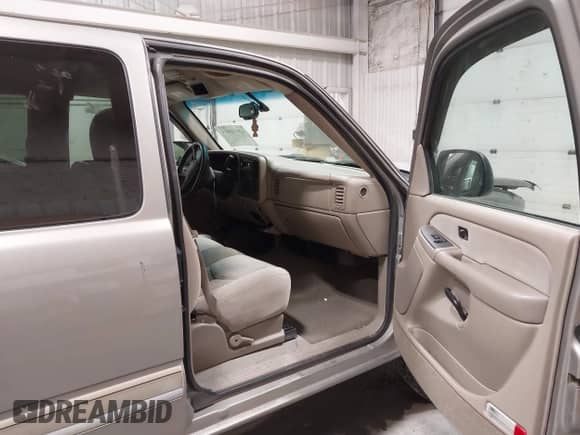 2003 Chevrolet Silverado 2500HD LT z VIN 1GCHK29U73E336640, wystawiony jako IAAI lot #43511993 z przebiegiem 96 231 mil mil oraz . Historia ofert i sprzedaży dostępna na DreamBid. Obrazek 5.