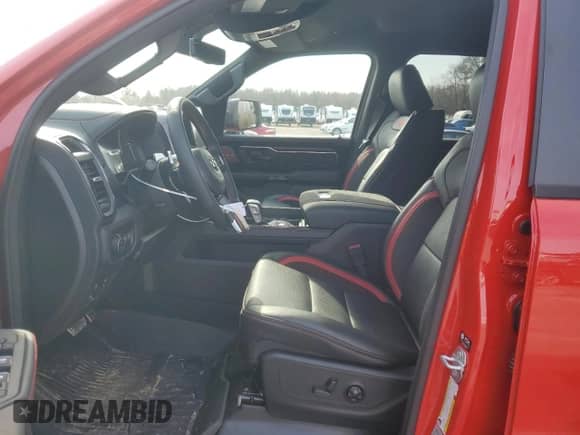 2025 Ram 1500 RHO z VIN 1C6SRFUP3SN641939, wystawiony jako Copart lot #48302615 z przebiegiem 1 210 mil mil oraz Szkoda całkowita • Salvage title. Historia ofert i sprzedaży dostępna na DreamBid. Obrazek 7.