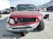 2001 Toyota Tundra Limited z VIN 5TBBT48161S150819, wystawiony jako Copart lot #60020425 z przebiegiem 199 296 mil mil oraz Szkoda całkowita • Salvage title. Historia ofert i sprzedaży dostępna na DreamBid. Obrazek 5.