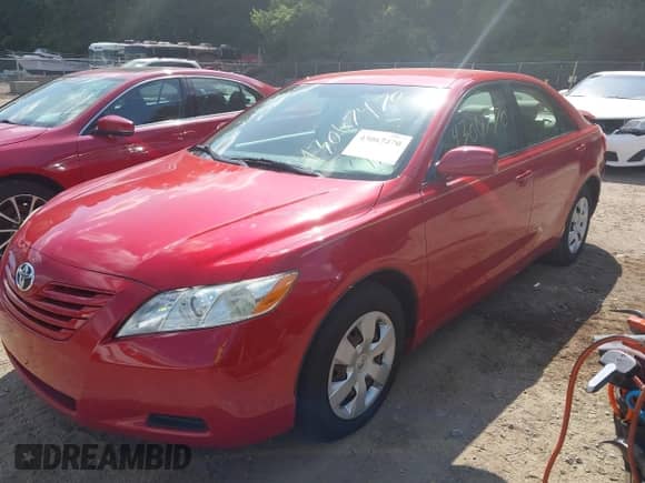 2007 Toyota Camry LE z VIN 4T1BE46K47U111885, wystawiony jako IAAI lot #43067470 z przebiegiem 118 231 mil mil oraz . Historia ofert i sprzedaży dostępna na DreamBid. Obrazek 2.