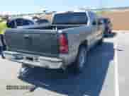 2002 GMC Sierra 1500 SLE z VIN 2GTEK19T221422653, wystawiony jako IAAI lot #42429541 z przebiegiem 221 226 mil mil oraz . Historia ofert i sprzedaży dostępna na DreamBid. Obrazek 4.
