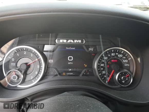 2025 Ram 1500 Big Horn z VIN 1C6RRFFG7SN501047, wystawiony jako Copart lot #59276945 z przebiegiem 21 325 mil mil oraz Szkoda całkowita • Salvage title. Historia ofert i sprzedaży dostępna na DreamBid. Obrazek 9.