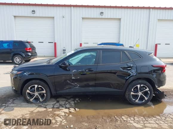 2025 Chevrolet Trax 1RS с VIN KL77LGEP1SC239026, выставлен на аукционе IAAI как лот 42894110 с пробегом 4 027 миль миль и . История ставок и продаж доступна на DreamBid. Изображение 14.