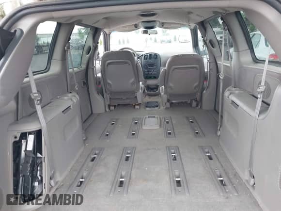 2001 Dodge Caravan EX with VIN 2B8GP74L61R352672, listed as a IAAI auction lot 42537881 with 199,767 mi miles and . Bid and sale history available at DreamBid. Image 17.
