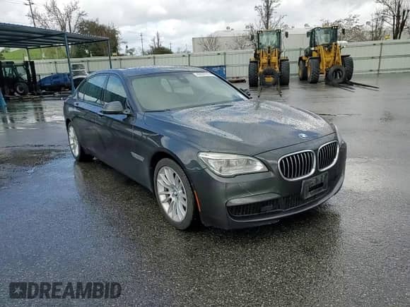 2015 BMW 7 Series 740Li z VIN WBAYE4C52FD947509, wystawiony jako Copart lot #49269705 z przebiegiem 80 111 mil mil oraz Szkoda całkowita • Salvage title. Historia ofert i sprzedaży dostępna na DreamBid. Obrazek 10.