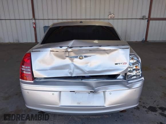 2006 Chrysler 300 C SRT-8 with VIN 2C3LA73W26H471000, listed as a IAAI auction lot 42884335 with 148,180 mi miles and . Bid and sale history available at DreamBid. Image 16.