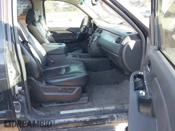 2007 Chevrolet Tahoe LTZ with VIN 1GNFK13027R249676, listed as a IAAI auction lot 43424132 with 296,751 mi miles and . Bid and sale history available at DreamBid. Image 5.