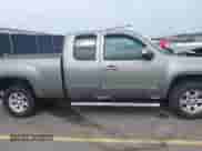 2007 GMC Sierra 1500 SLE2 z VIN 1GTEK19087Z523488, wystawiony jako IAAI lot #42368261 z przebiegiem 90 143 mil mil oraz . Historia ofert i sprzedaży dostępna na DreamBid. Obrazek 13.