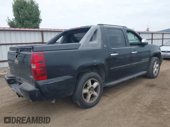 2008 Chevrolet Avalanche LTZ z VIN 3GNFK12318G102441, wystawiony jako IAAI lot #43116648 z przebiegiem 236 751 mil mil oraz . Historia ofert i sprzedaży dostępna na DreamBid. Obrazek 4.