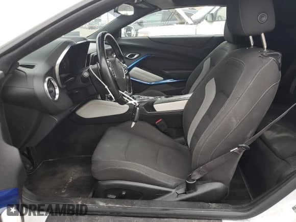 2017 Chevrolet Camaro 1LT z VIN 1G1FB3DX6H0135646, wystawiony jako Copart lot #82058905 z przebiegiem 76 480 mil mil oraz Szkoda całkowita • Salvage title. Historia ofert i sprzedaży dostępna na DreamBid. Obrazek 7.