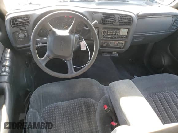 2000 Chevrolet Blazer LS z VIN 1GNCS13W7Y2376702, wystawiony jako Copart lot #52489605 z przebiegiem 137 692 mil mil oraz Szkoda całkowita • Salvage title. Historia ofert i sprzedaży dostępna na DreamBid. Obrazek 8.