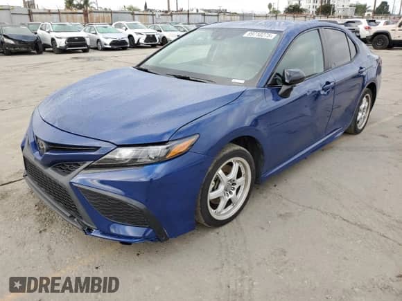 2023 Toyota Camry SE z VIN 4T1T11AK6PU158700, wystawiony jako Copart lot #89710275 z przebiegiem 49 320 mil mil oraz Szkoda całkowita • Salvage title. Historia ofert i sprzedaży dostępna na DreamBid. Obrazek 1.
