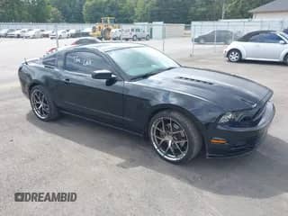 2013 Ford Mustang GT z VIN 1ZVBP8CF6D5284615, wystawiony jako IAAI lot #43317472 z przebiegiem 60 403 mil mil oraz . Historia ofert i sprzedaży dostępna na DreamBid. Obrazek 1.