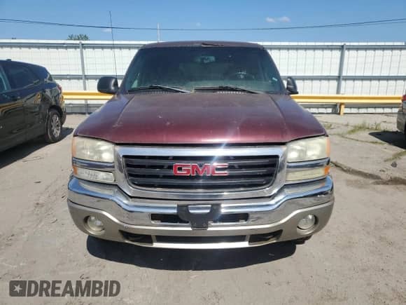 2003 GMC Sierra 1500 SLE with VIN 2GTEK19T831215587, listed as a Copart auction lot 61679025 with 182,803 mi miles and Clean title. Bid and sale history available at DreamBid. Image 5.