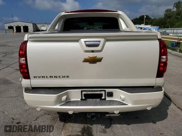 2013 Chevrolet Avalanche LTZ with VIN 3GNTKGE78DG293838, listed as a Copart auction lot 69284035 with 212,829 mi miles and Salvage title. Bid and sale history available at DreamBid. Image 6.
