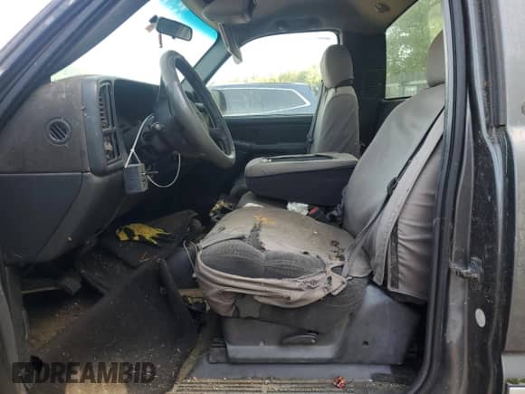 1995 Chevrolet Silverado 2500 с VIN N0V1NF0UND, выставлен на аукционе Copart как лот 41785305 с пробегом Не указан миль и На запчасти • Non repairable. История ставок и продаж доступна на DreamBid. Изображение 7.