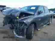 2018 Ram 1500 Big Horn z VIN 1C6RR7LM5JS247760, wystawiony jako IAAI lot #42306425 z przebiegiem 93 664 mil mil oraz . Historia ofert i sprzedaży dostępna na DreamBid. Obrazek 2.