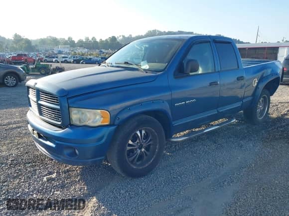 2005 Dodge 1500 SLT z VIN 1D7HA18D95S317063, wystawiony jako IAAI lot #43205129 z przebiegiem 293 381 mil mil oraz . Historia ofert i sprzedaży dostępna na DreamBid. Obrazek 2.