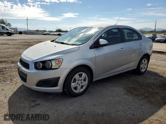 2015 Chevrolet Sonic LS z VIN 1G1JA5SH2F4130793, wystawiony jako Copart lot #80758065 z przebiegiem 73 832 mil mil oraz Szkoda całkowita • Salvage title. Historia ofert i sprzedaży dostępna na DreamBid. Obrazek 1.