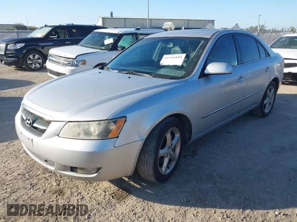 2008 Hyundai Sonata SE с VIN 5NPEU46C18H378085, выставлен на аукционе IAAI как лот 41764104 с пробегом 173 194 миль миль и . История ставок и продаж доступна на DreamBid. Изображение 2.