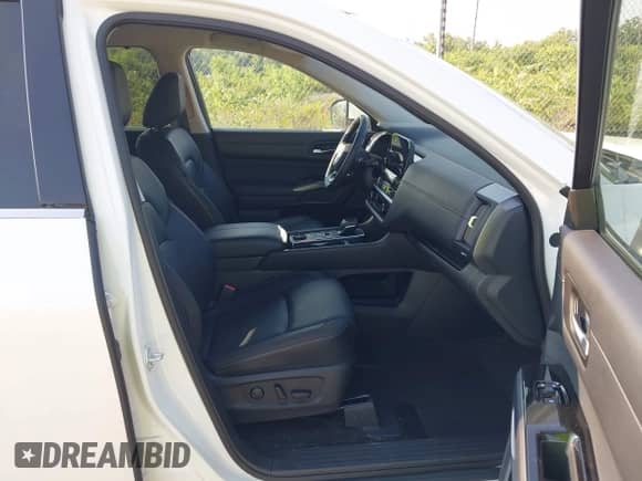 2024 Nissan Pathfinder SL with VIN 5N1DR3CC9RC255672, listed as a IAAI auction lot 42656461 with 19,410 mi miles and . Bid and sale history available at DreamBid. Image 5.